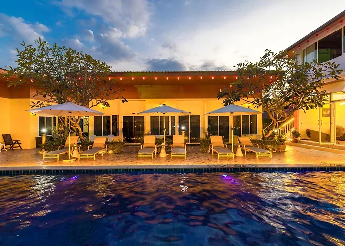 Tongtong Garden Holiday Hotel普吉岛通通花园酒店