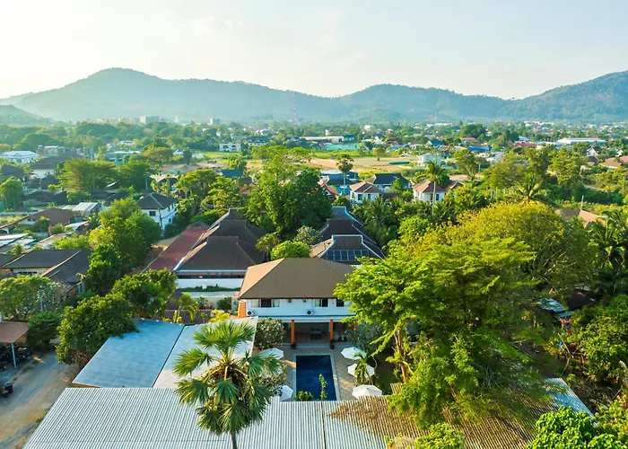 Tongtong Garden Holiday Hotel普吉岛通通花园酒店